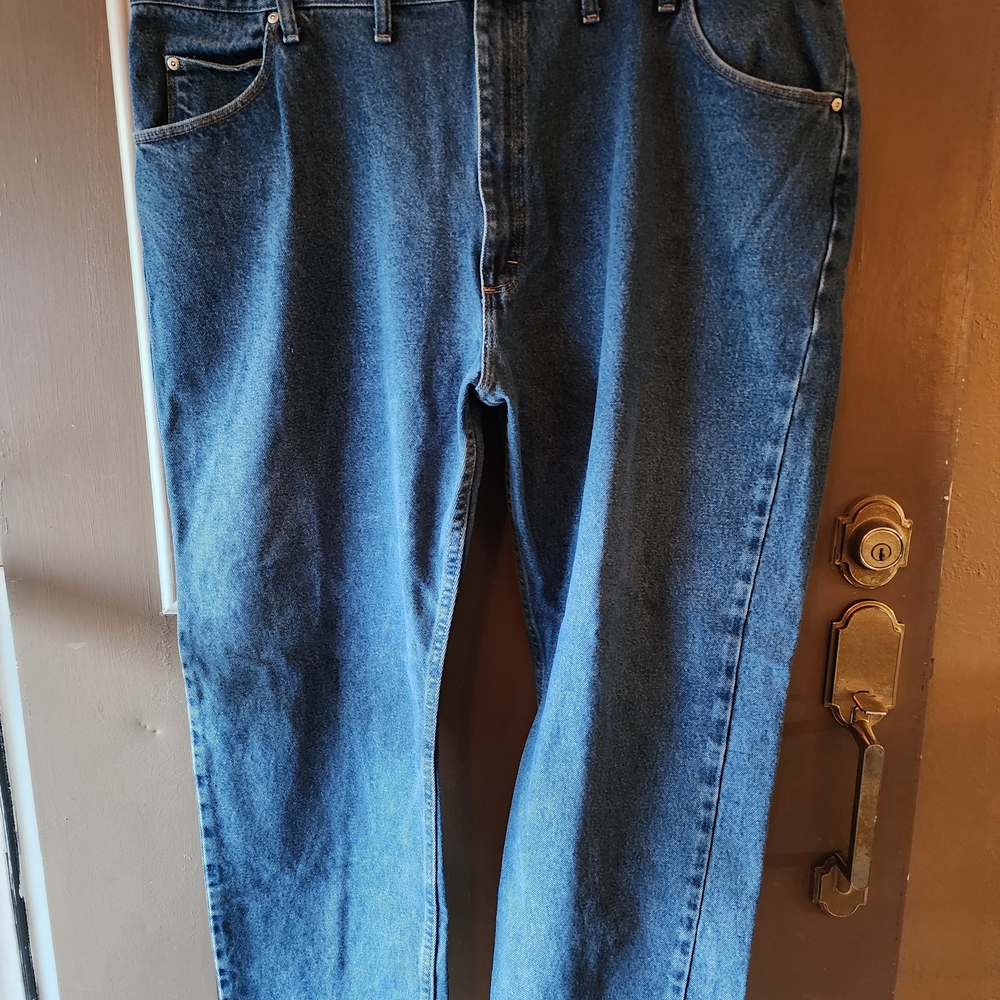 Wrangler Men's Relaxed Fit Blue Jeans